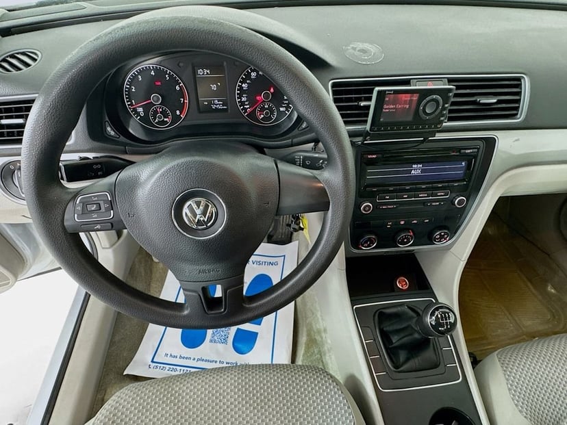 2015 Volkswagen Passat - Image 12