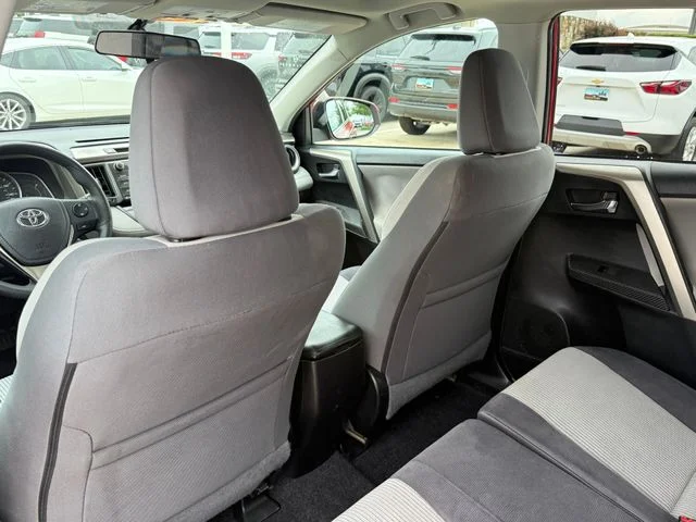 2015 Toyota RAV4 - Image 25