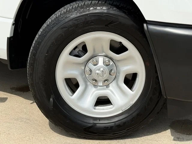 2025 Ram 1500 - Image 2