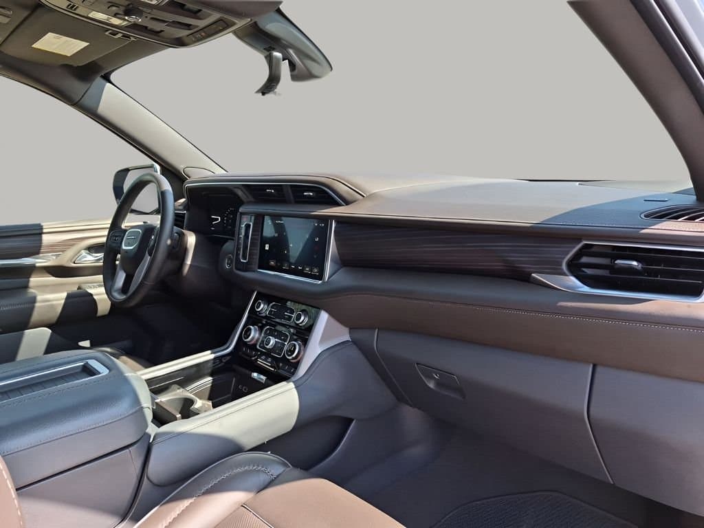 2022 GMC Yukon - Image 14