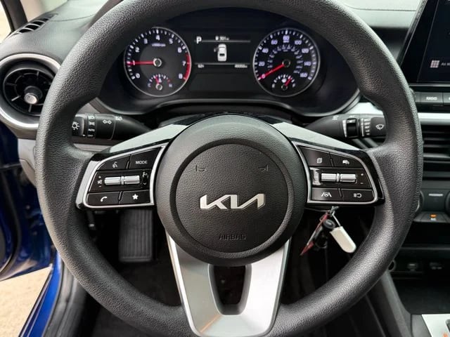 2023 Kia Forte - Image 11