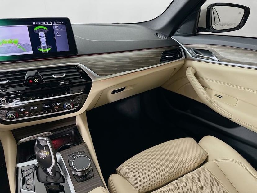 2023 BMW 5 Series - Image 24