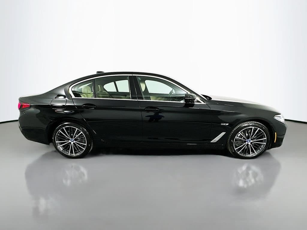 2023 BMW 5 Series - Image 4