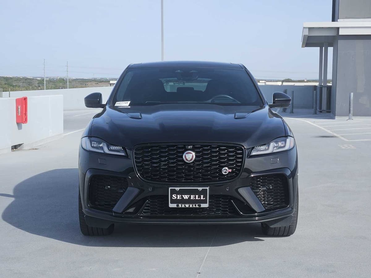 2023 Jaguar F-PACE - Image 17