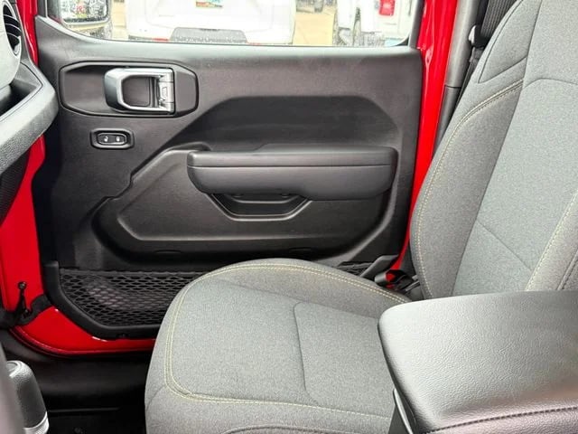 2025 Jeep Wrangler - Image 9