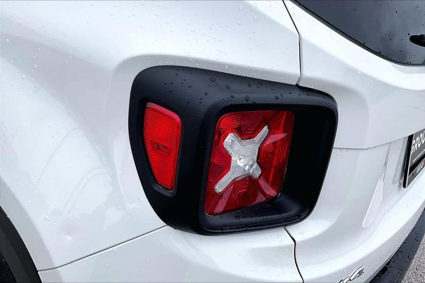 2017 Jeep Renegade - Image 29