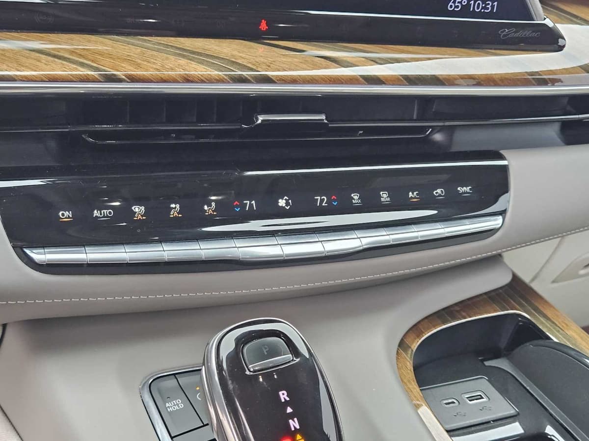 2023 Cadillac Escalade ESV - Image 17