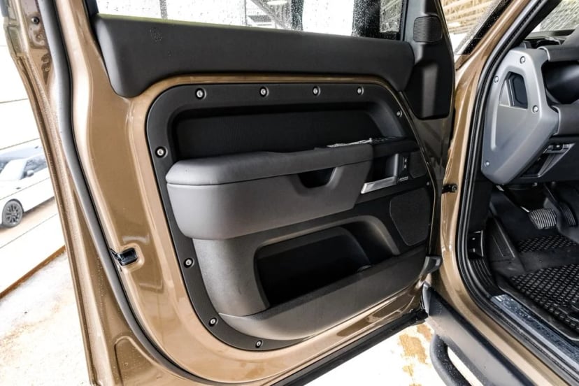 2026 Land Rover Defender 110 - Image 37