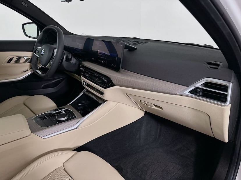 2025 BMW 3 Series - Image 29