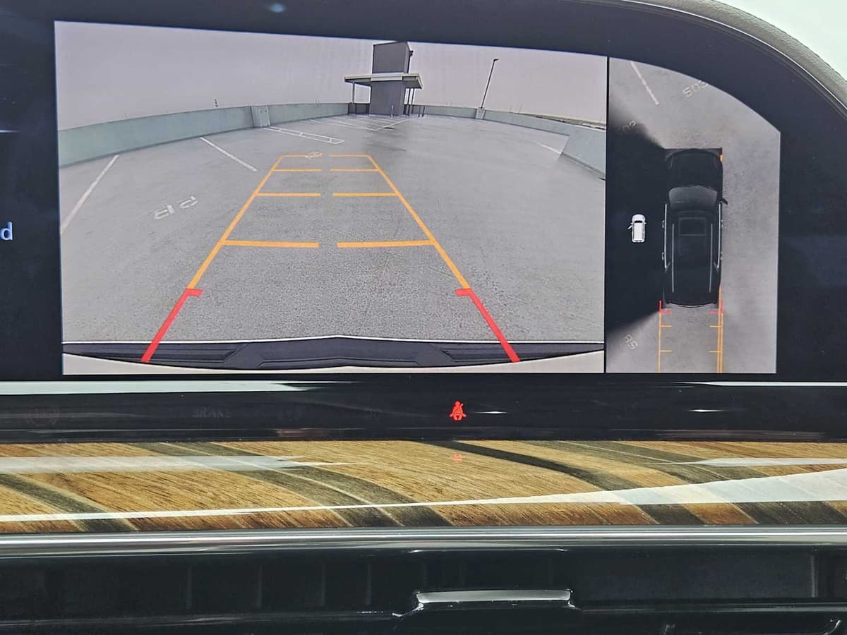 2023 Cadillac Escalade ESV - Image 18