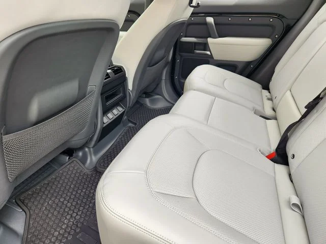 2026 Land Rover Defender 110 - Image 20