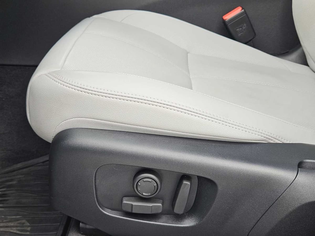 2025 Land Rover Range Rover Velar - Image 21