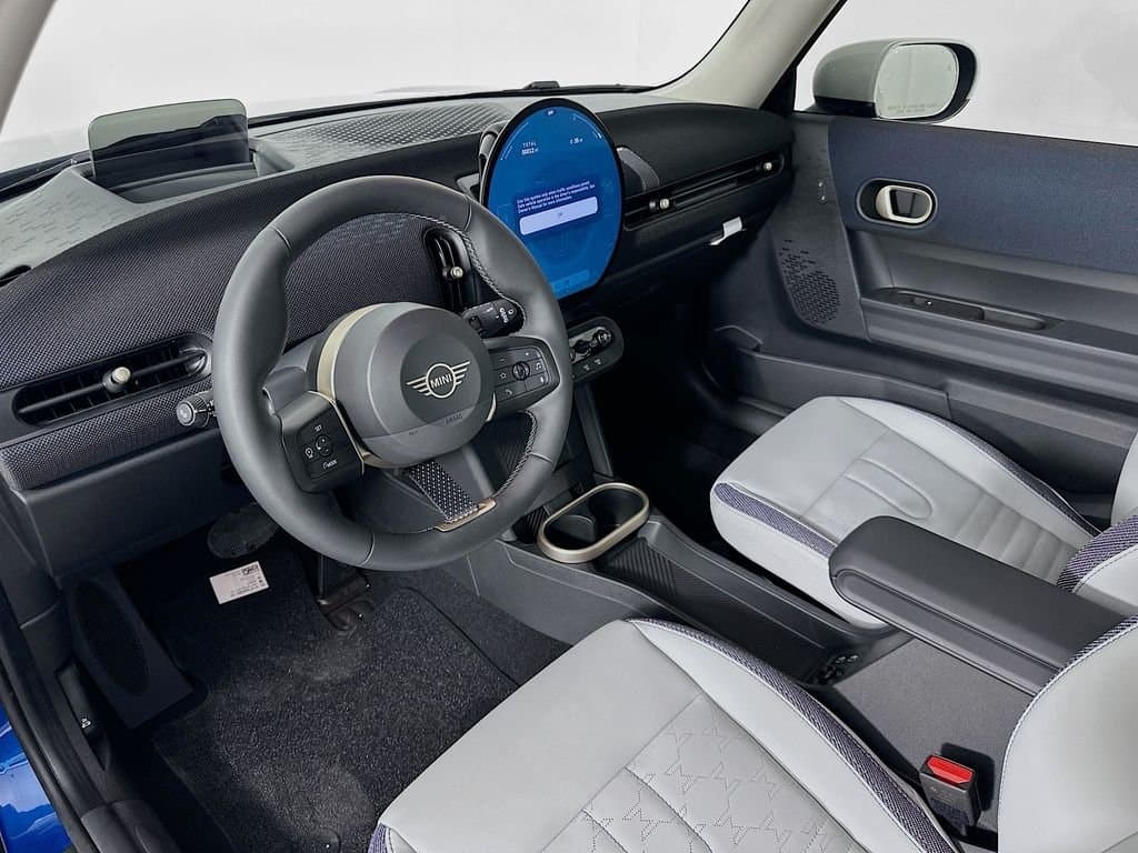 2025 MINI COOPER - Image 10