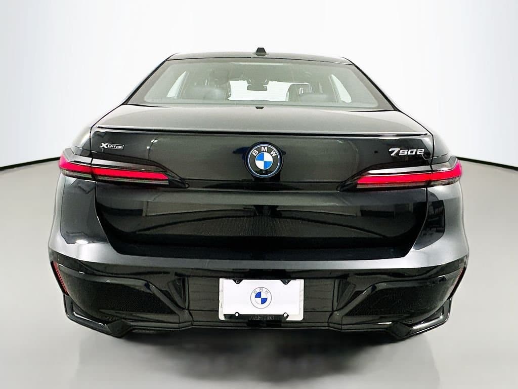 2025 BMW 7 Series - Image 6