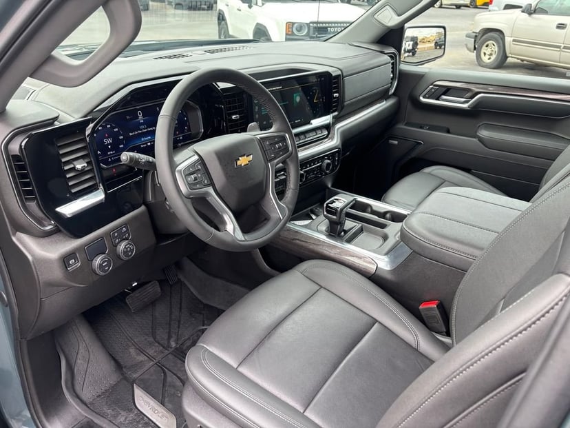 2025 Chevrolet Silverado 1500 - Image 8