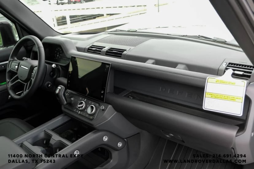 2026 Land Rover Defender 130 - Image 12