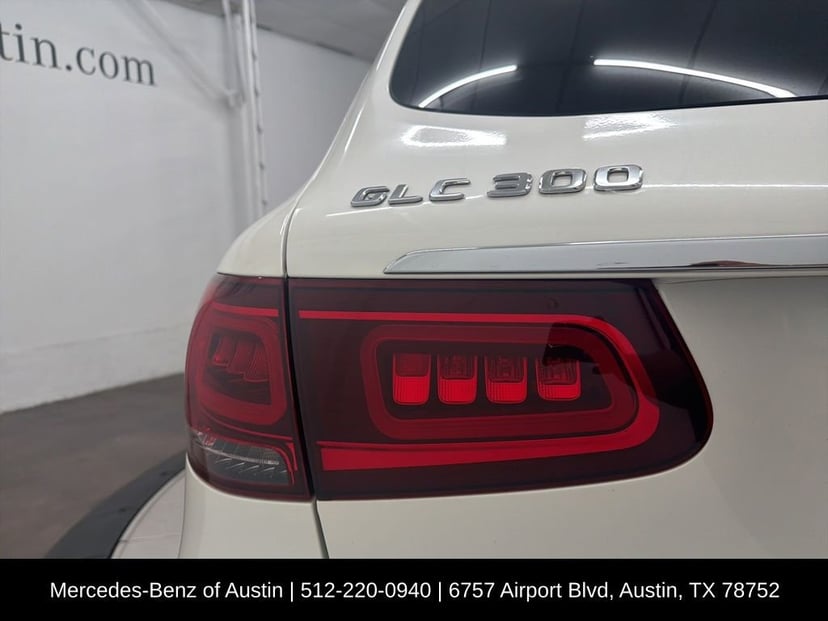 2022 Mercedes-Benz GLC - Image 12