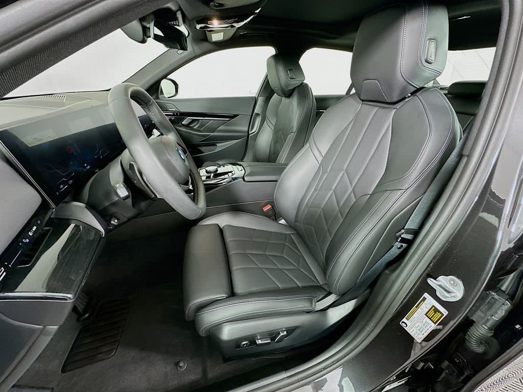 2025 BMW 5 Series - Image 21