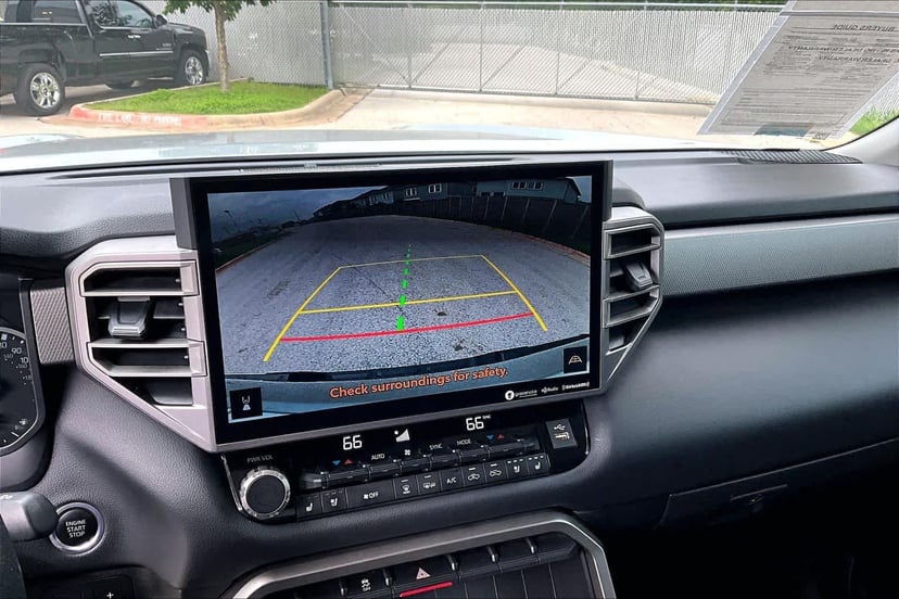 2022 Toyota Tundra - Image 26
