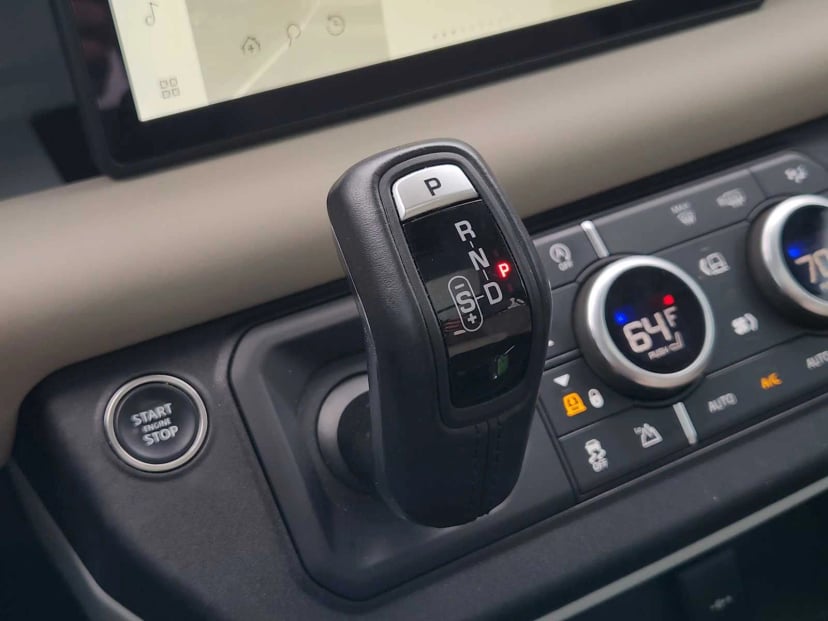 2024 Land Rover Defender - Image 19