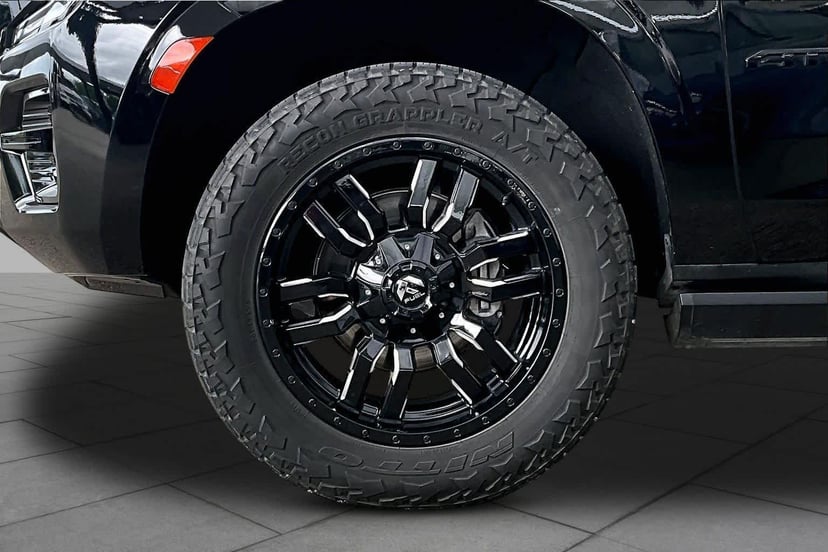 2021 GMC Yukon - Image 11