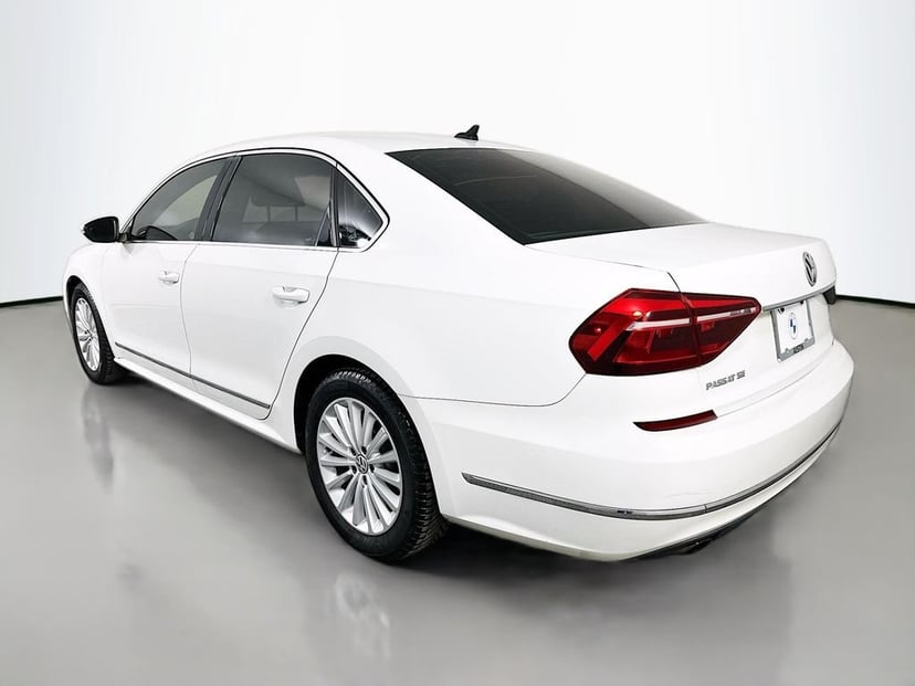 2017 Volkswagen Passat - Image 7