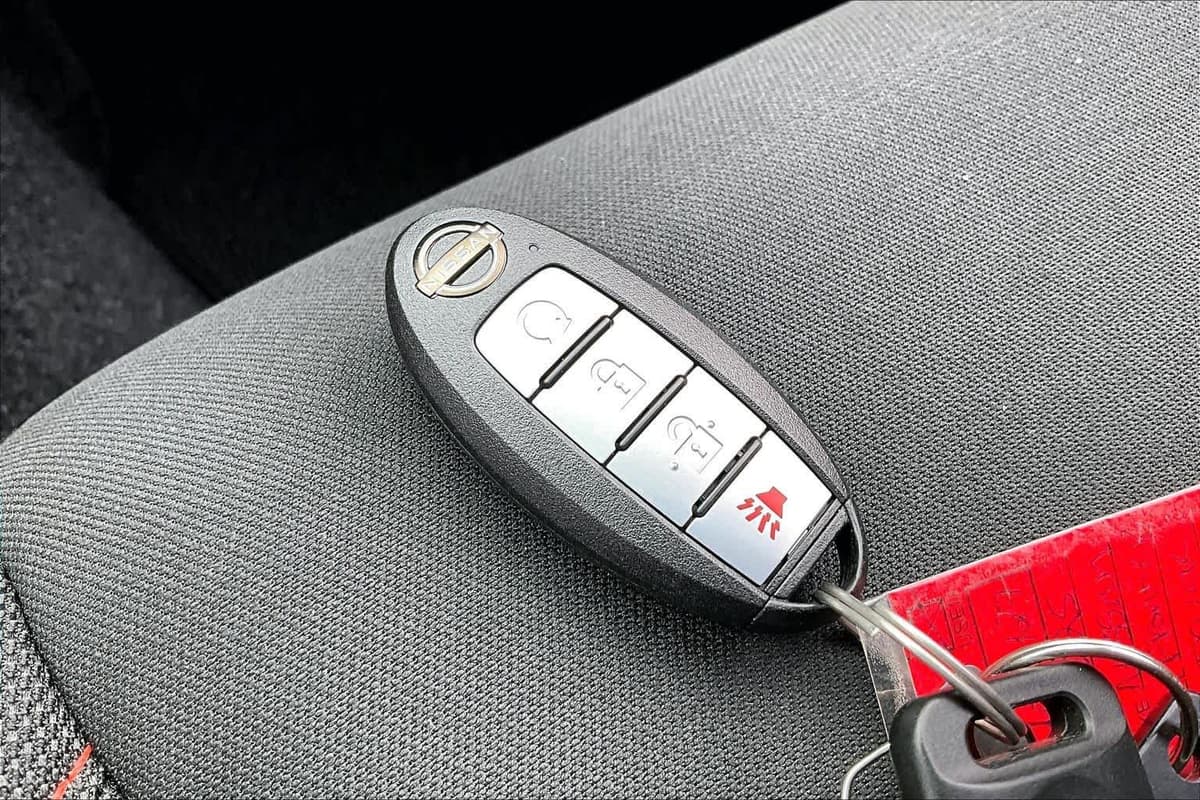 2025 Nissan Frontier - Image 15