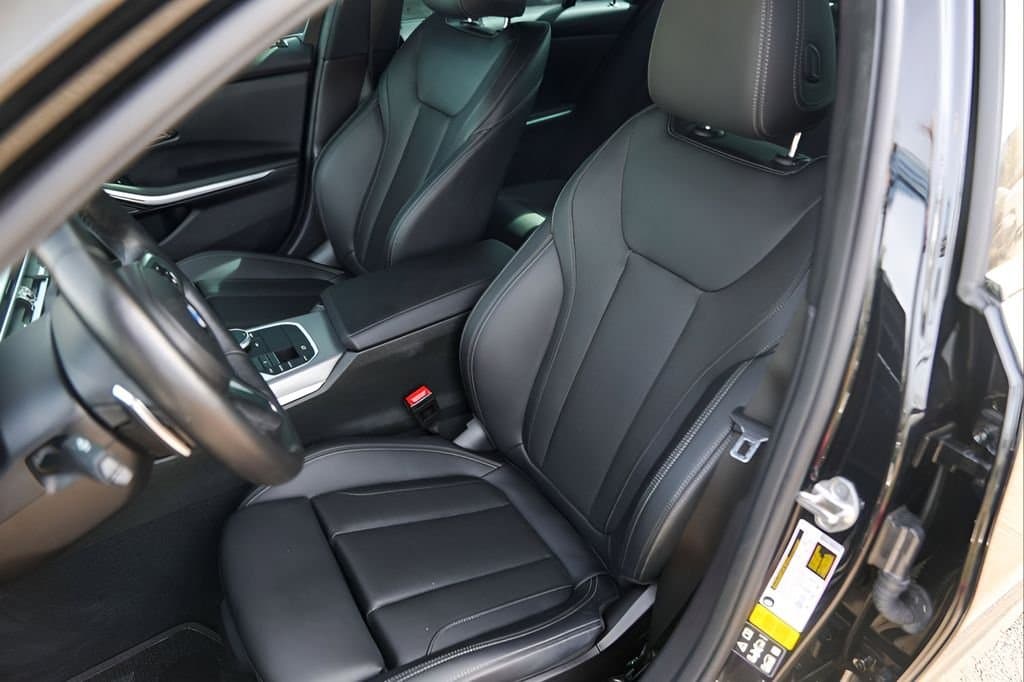 2023 BMW 3 Series - Image 7