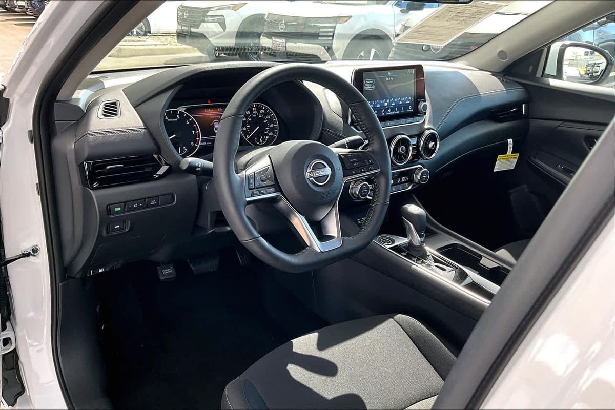 2025 Nissan Sentra - Image 17