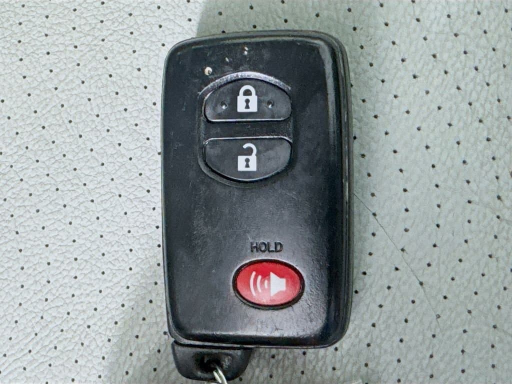 2014 TOYOTA Prius - Image 35