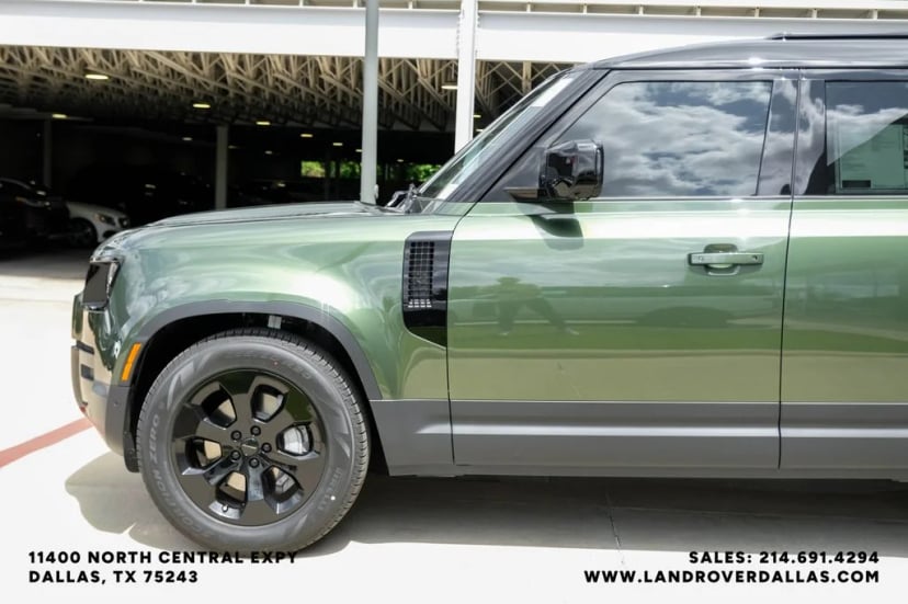 2026 Land Rover Defender 110 - Image 12
