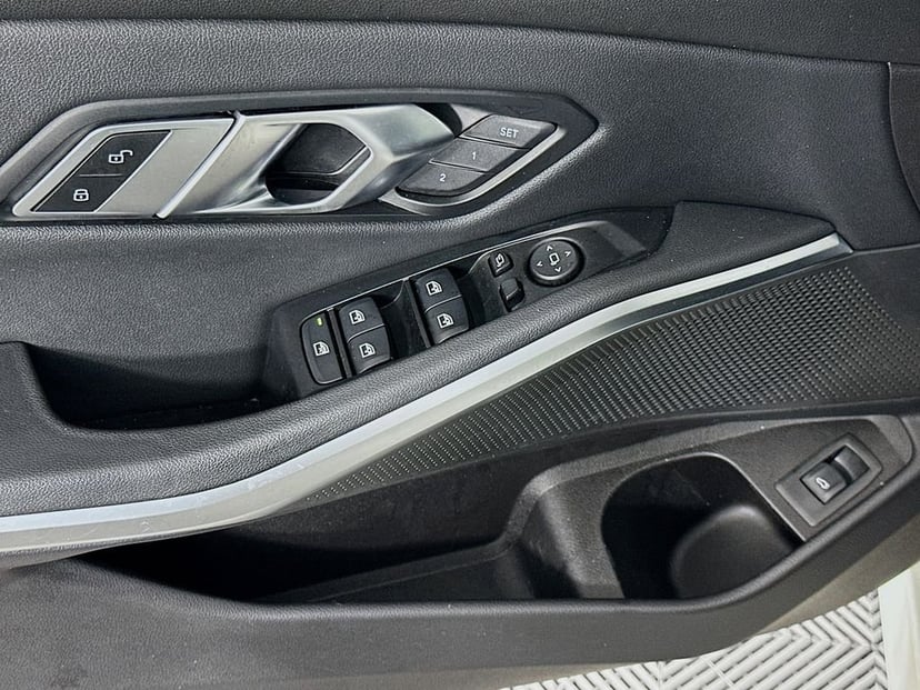 2019 BMW 3 Series - Image 18
