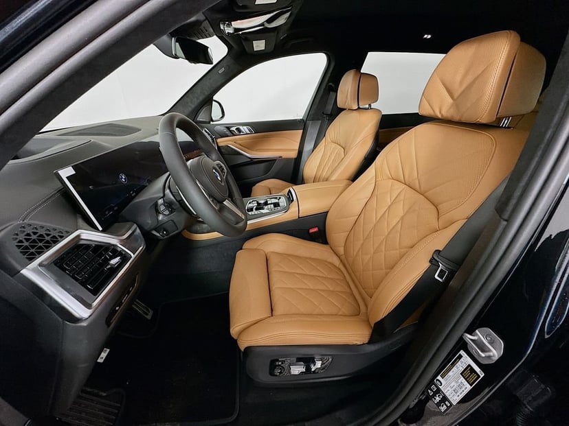 2026 BMW X7 - Image 16