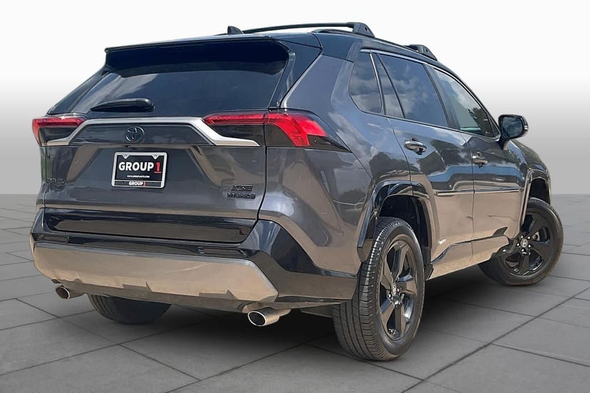2021 Toyota RAV4 - Image 13