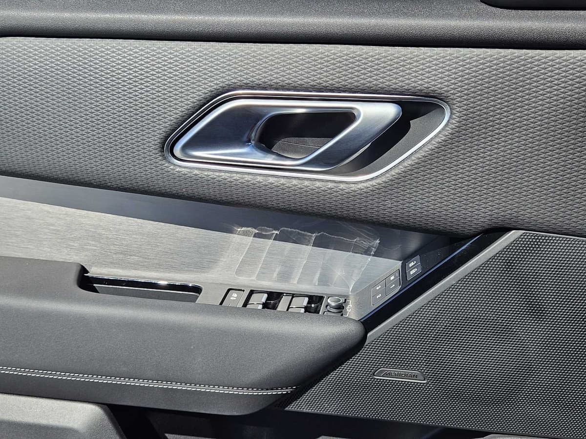 2022 Land Rover Range Rover Velar - Image 19