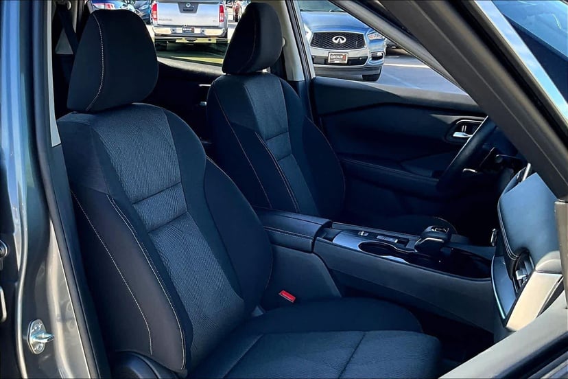 2024 Nissan Rogue - Image 9