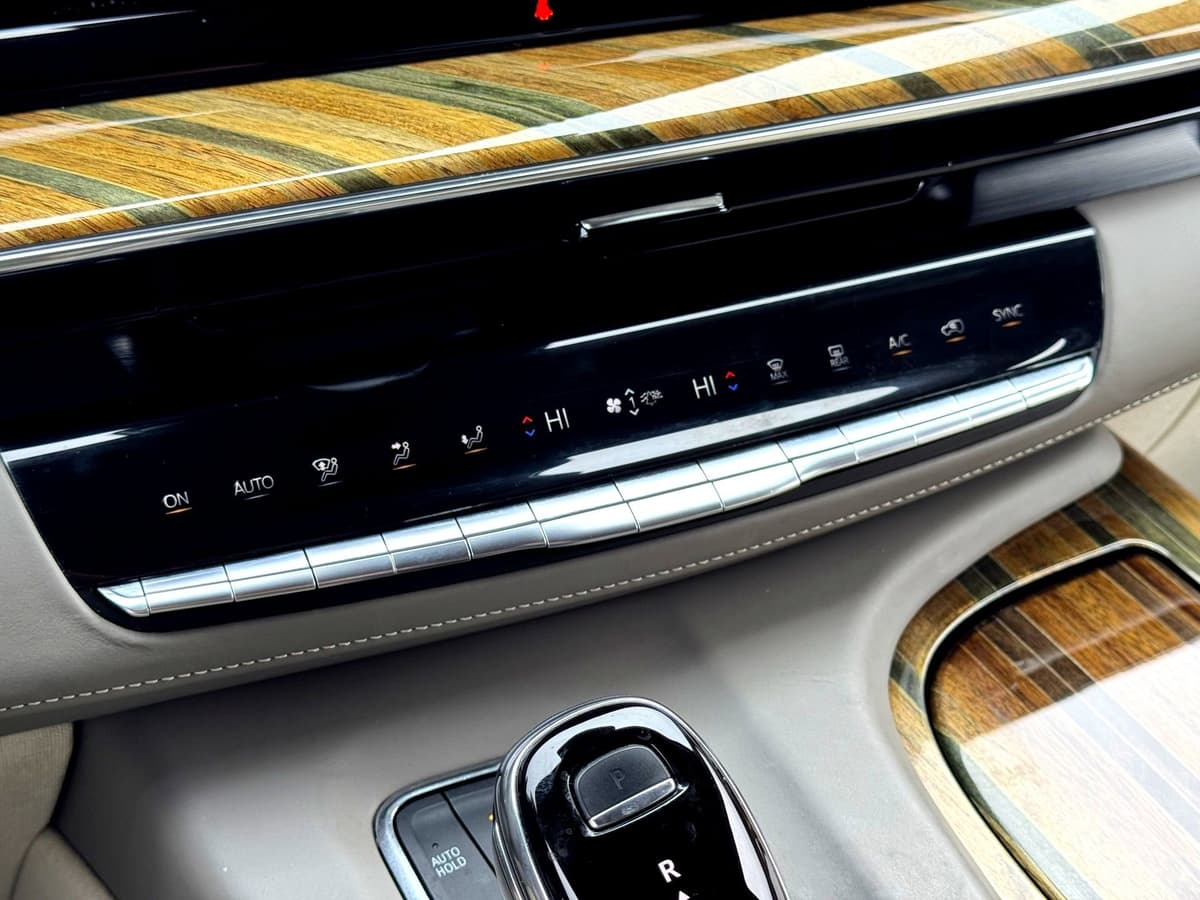 2021 Cadillac Escalade - Image 37