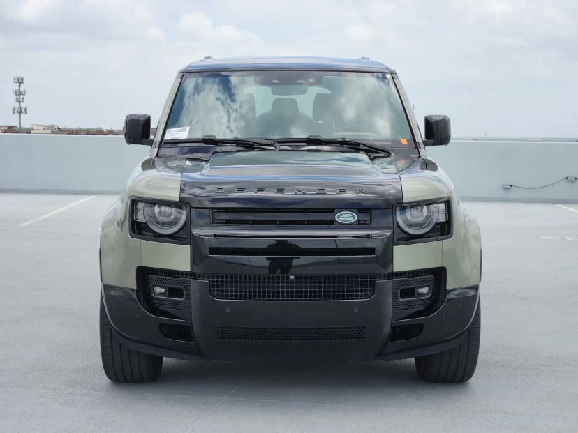 2025 Land Rover Defender - Image 2