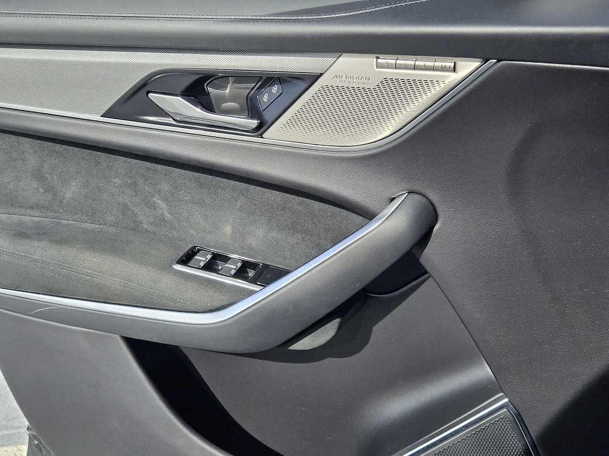 2023 Jaguar F-PACE - Image 21