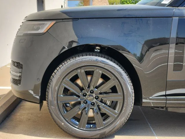 2026 Land Rover Range Rover Plug-In Hybrid - Image 6