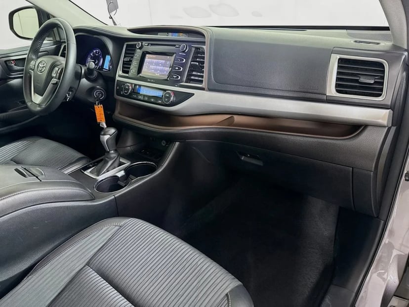 2014 Toyota Highlander - Image 35