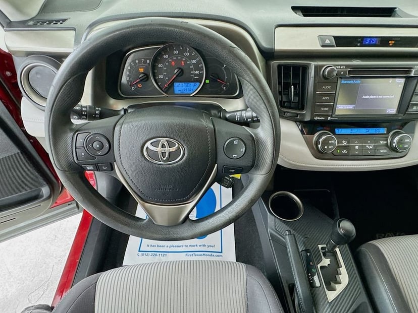 2015 Toyota RAV4 - Image 12