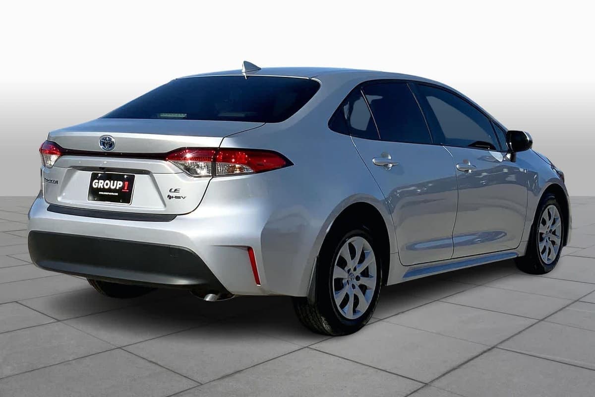 2025 Toyota Corolla - Image 12