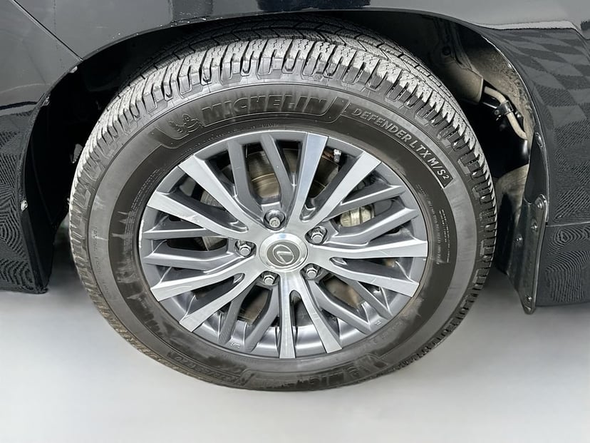 2018 Lexus LX - Image 32