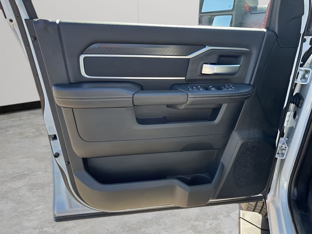 2025 Ram 2500 - Image 24