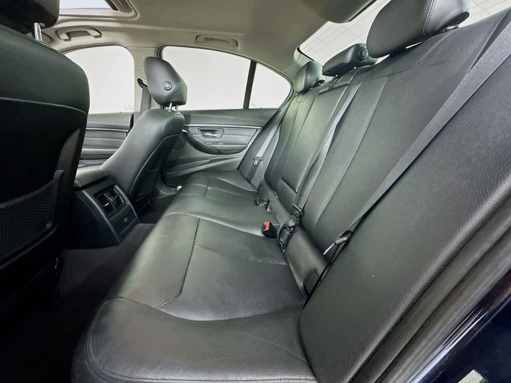 2015 BMW 3 - Image 32