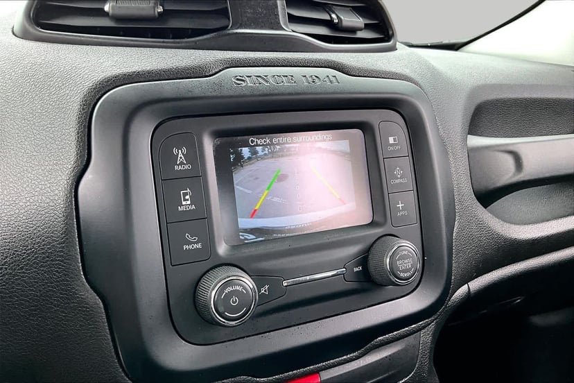 2017 Jeep Renegade - Image 27