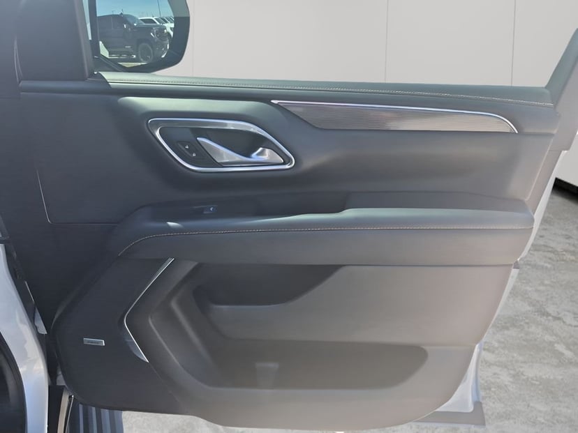 2022 GMC Yukon XL - Image 13