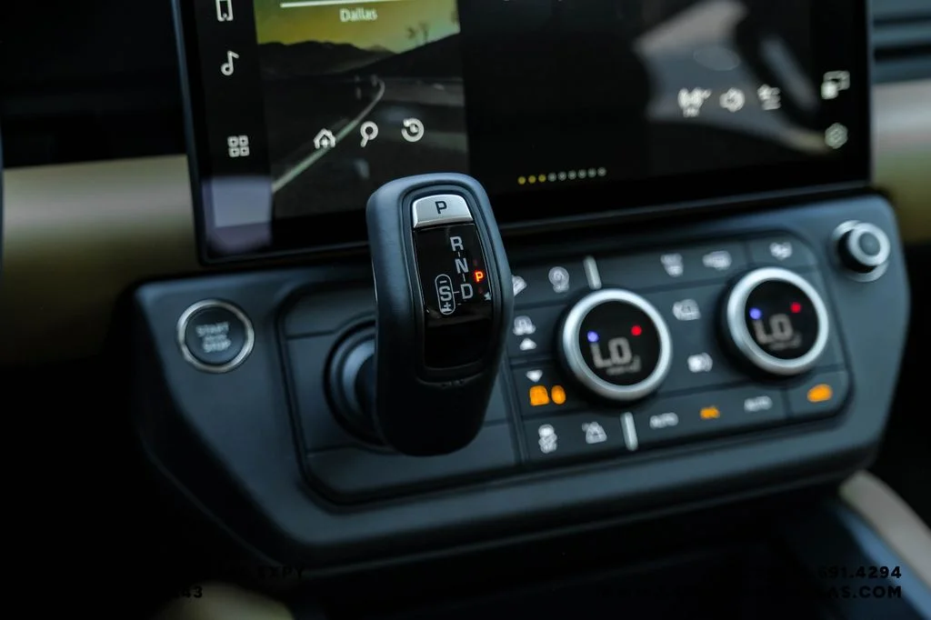 2026 Land Rover Defender 110 - Image 27