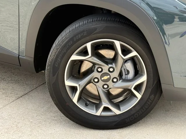 2025 Chevrolet Trax - Image 2